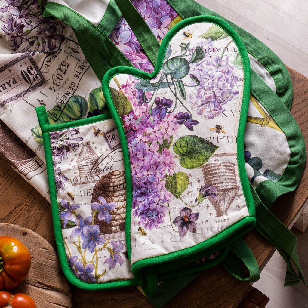 Heat Resistant Patterned Special Oven Glove, Holder and Kitchen Apron Set