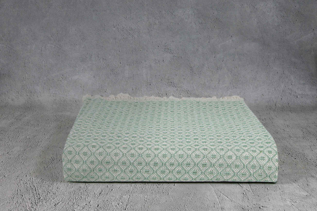 Cotswold Cotton Textured Diamond Patterned Design Blanket With Tassels