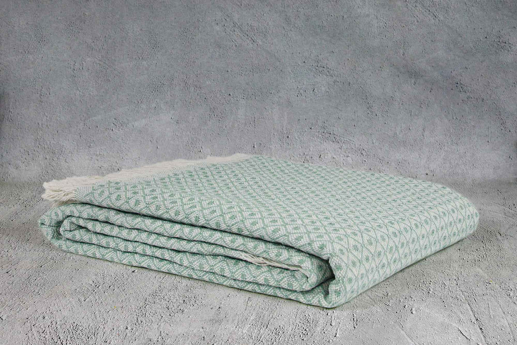 Cotswold Cotton Textured Diamond Patterned Design Blanket With Tassels