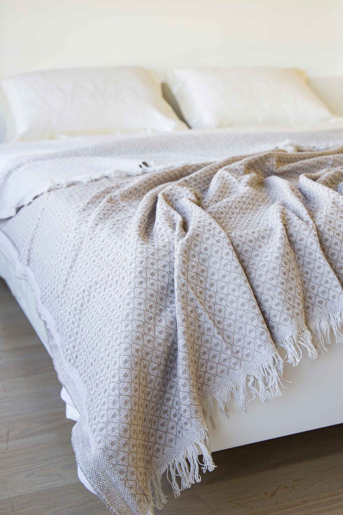Cotswold Cotton Textured Diamond Patterned Design Blanket With Tassels