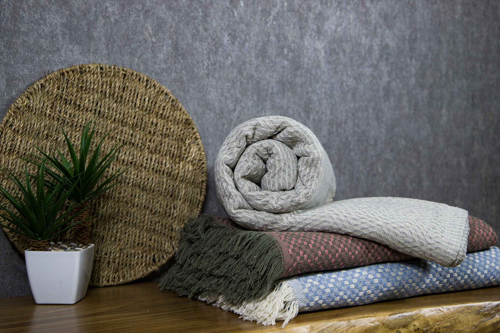 Cotswold Cotton Textured ZigZag Pattern Design Blanket With Tassels