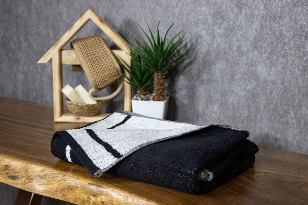 Tyne Collection Cotton Bath Towel - Black & White Star