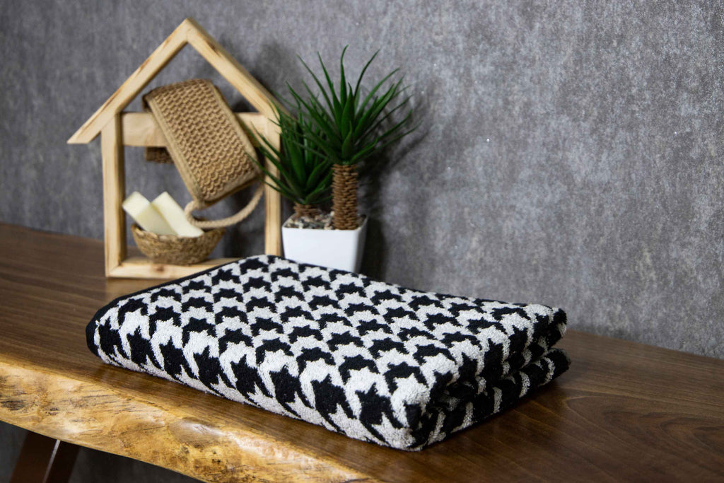 Tyne Collection Cotton Bath Towel - Black & White Houndstooth