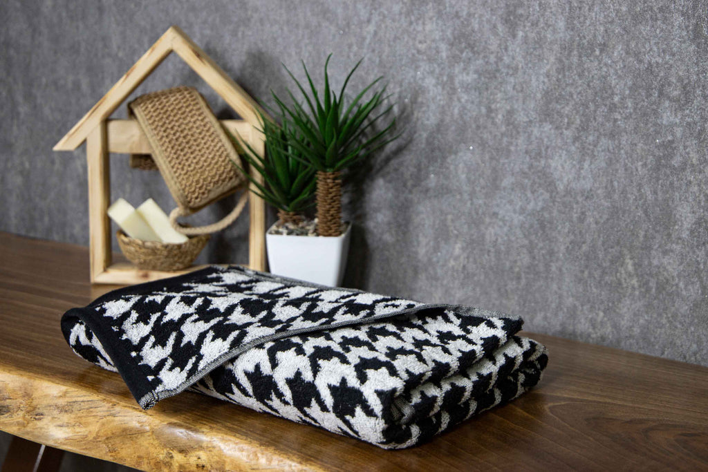 Tyne Collection Cotton Bath Towel - Black & White Houndstooth