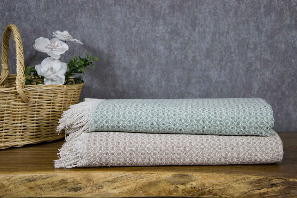 Cotswold Cotton Textured Diamond Patterned Design Blanket With Tassels