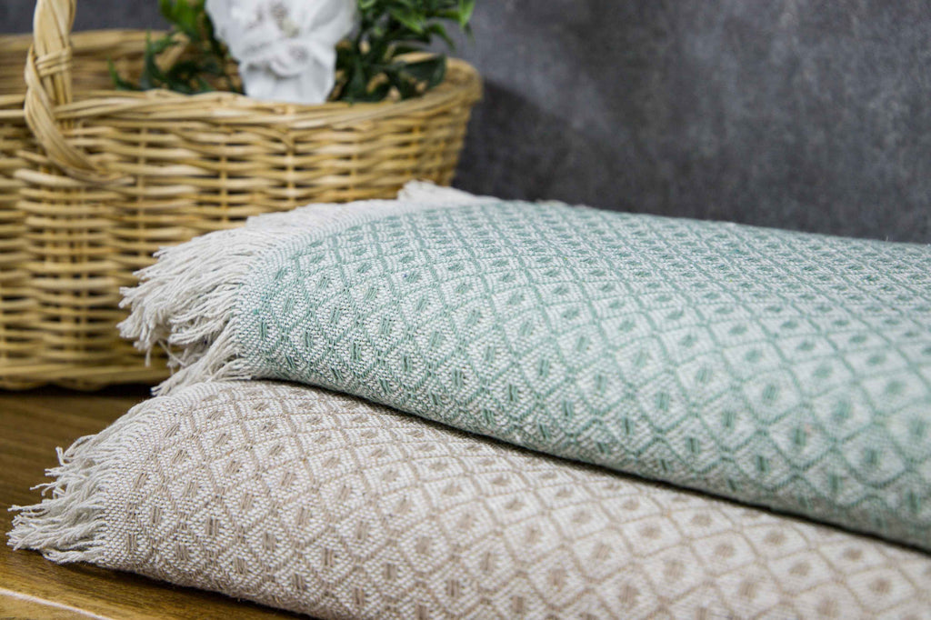 Cotswold Cotton Textured Diamond Patterned Design Blanket With Tassels