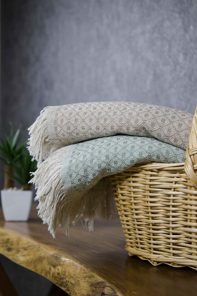 Cotswold Cotton Textured Diamond Patterned Design Blanket With Tassels