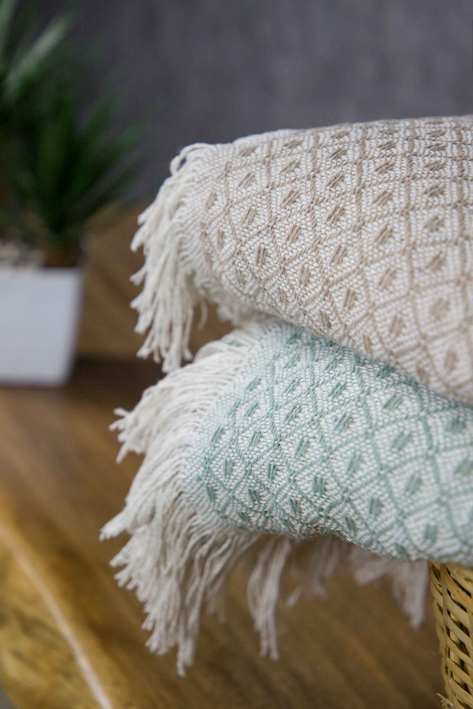 Cotswold Cotton Textured Diamond Patterned Design Blanket With Tassels