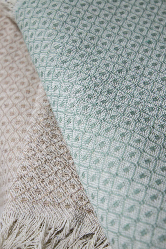Cotswold Cotton Textured Diamond Patterned Design Blanket With Tassels