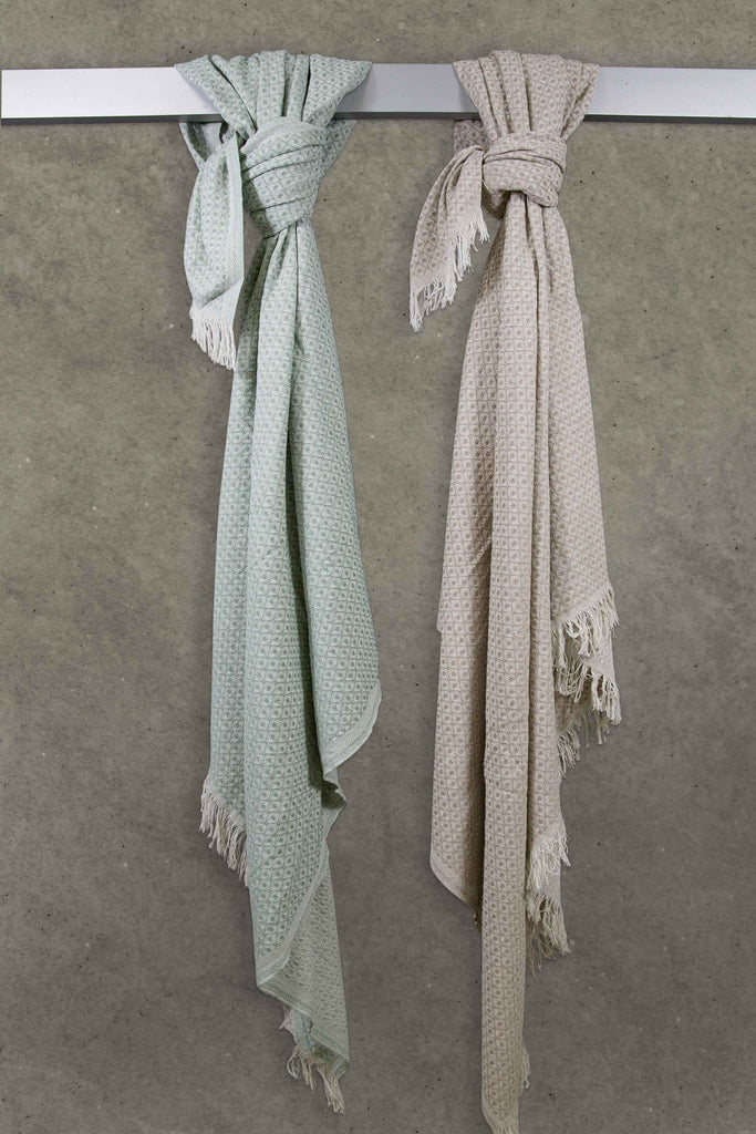 Cotswold Cotton Textured Diamond Patterned Design Blanket With Tassels